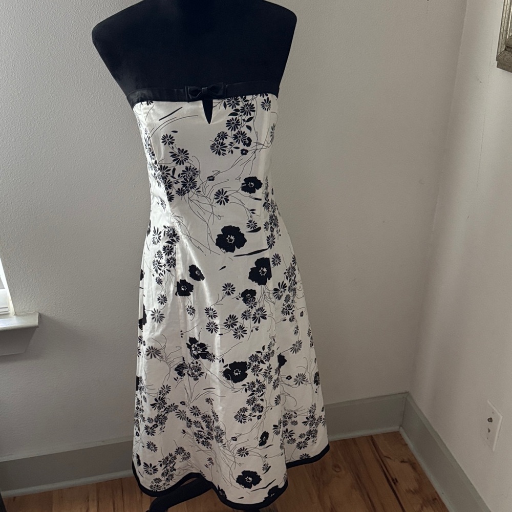Dress Barn ivory white Black Floral‎ Strapless fit & flare Dress Sz 12